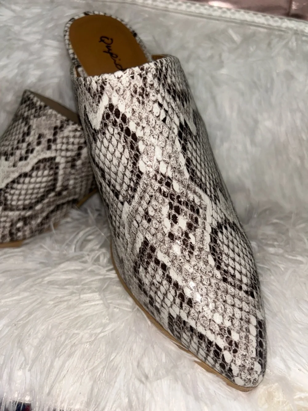 Qupid White & Gray Snake-Print Slip-On Mules - Picture 3 of 6